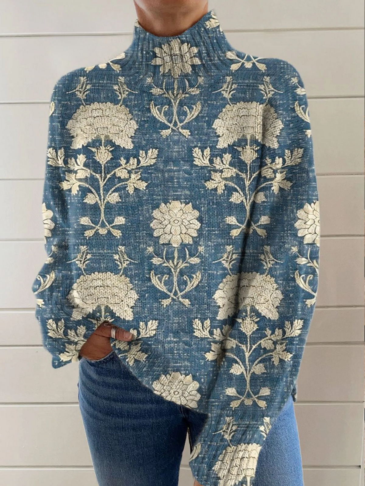 Thea | Varm rollkravebluse med blomsterprint med elegant udtryk