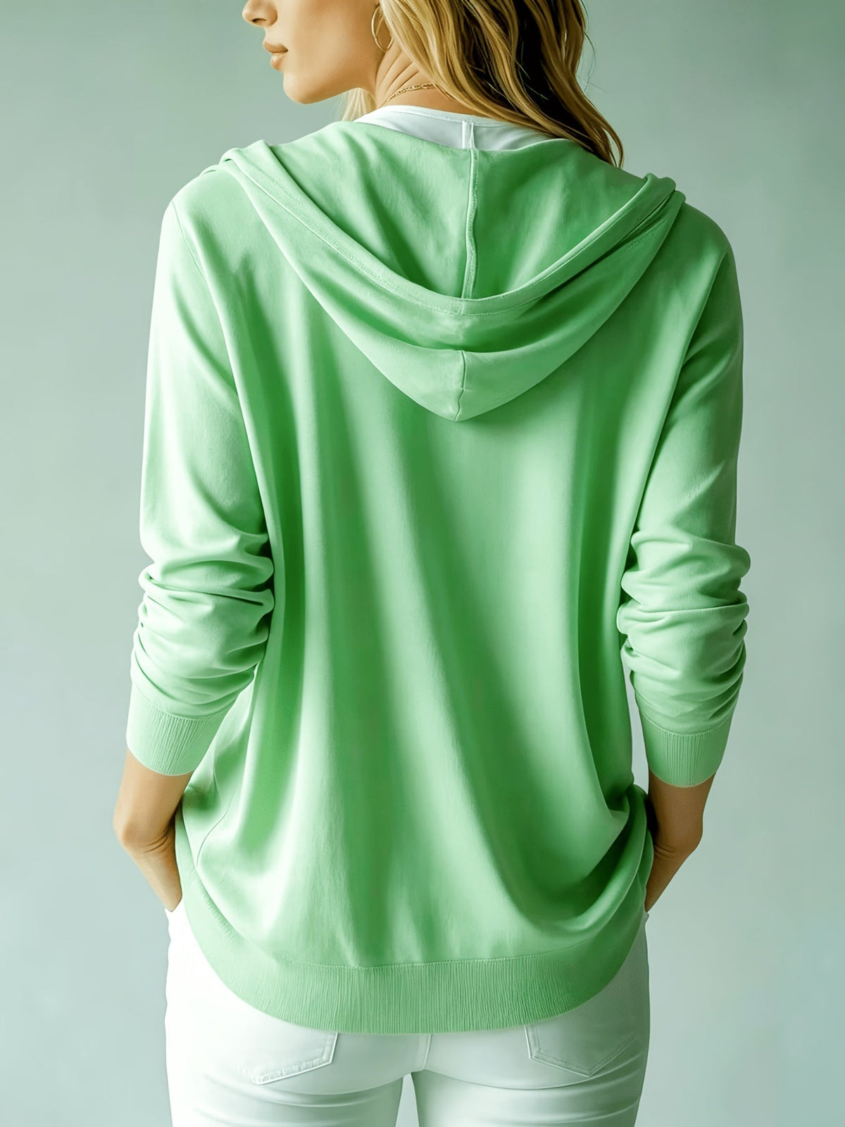 Saga | Lysegrøn cardigan med hætte og knapper