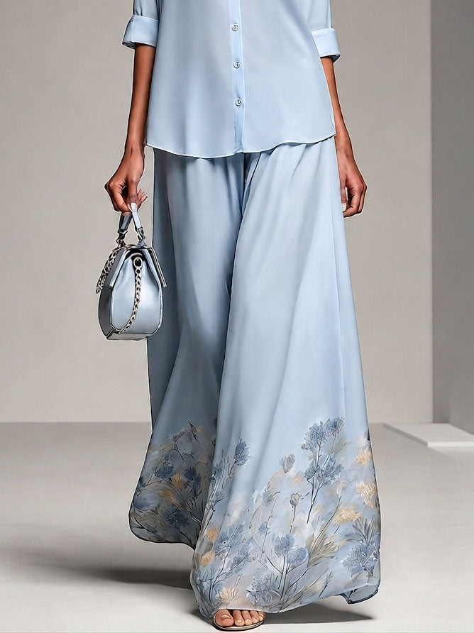 Josefine | Lyseblå-blå sæt med skjorte og bukser med blomsterprint med chiffon med satin