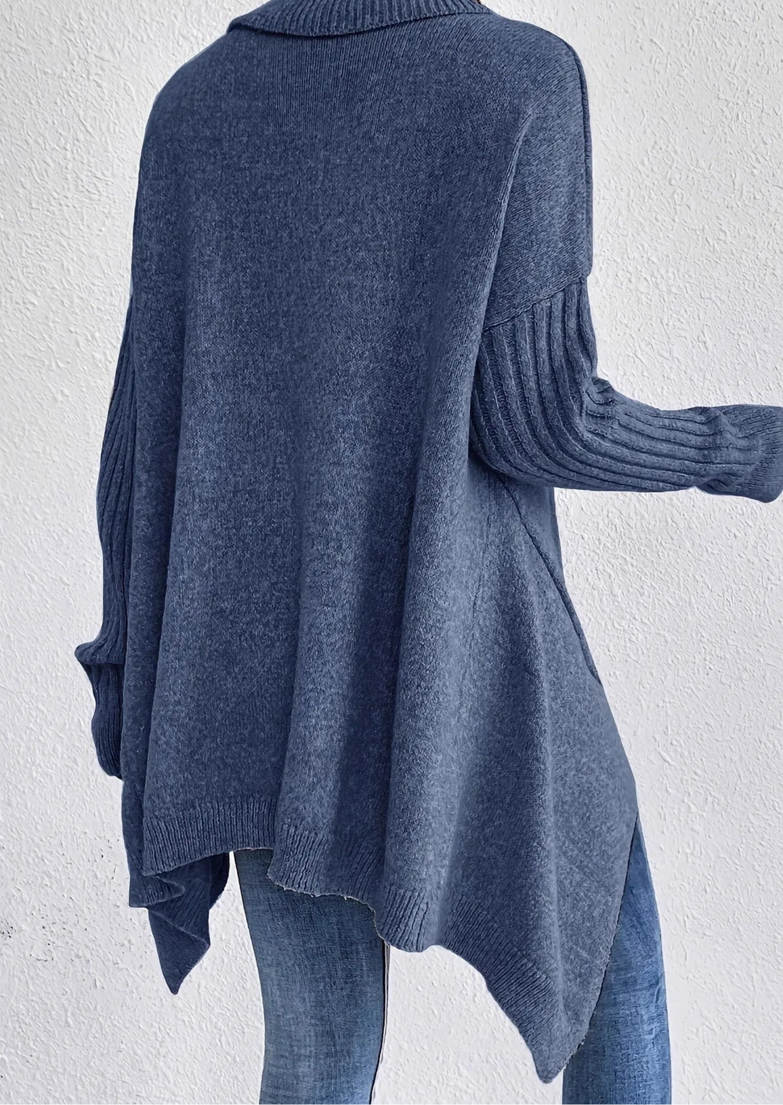 Nora | Oversized rollkrave-striktrøje