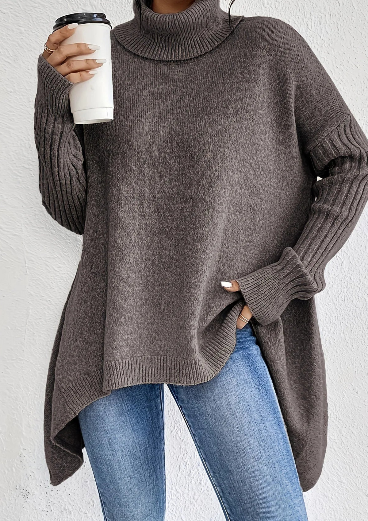 Nora | Oversized rollkrave-striktrøje