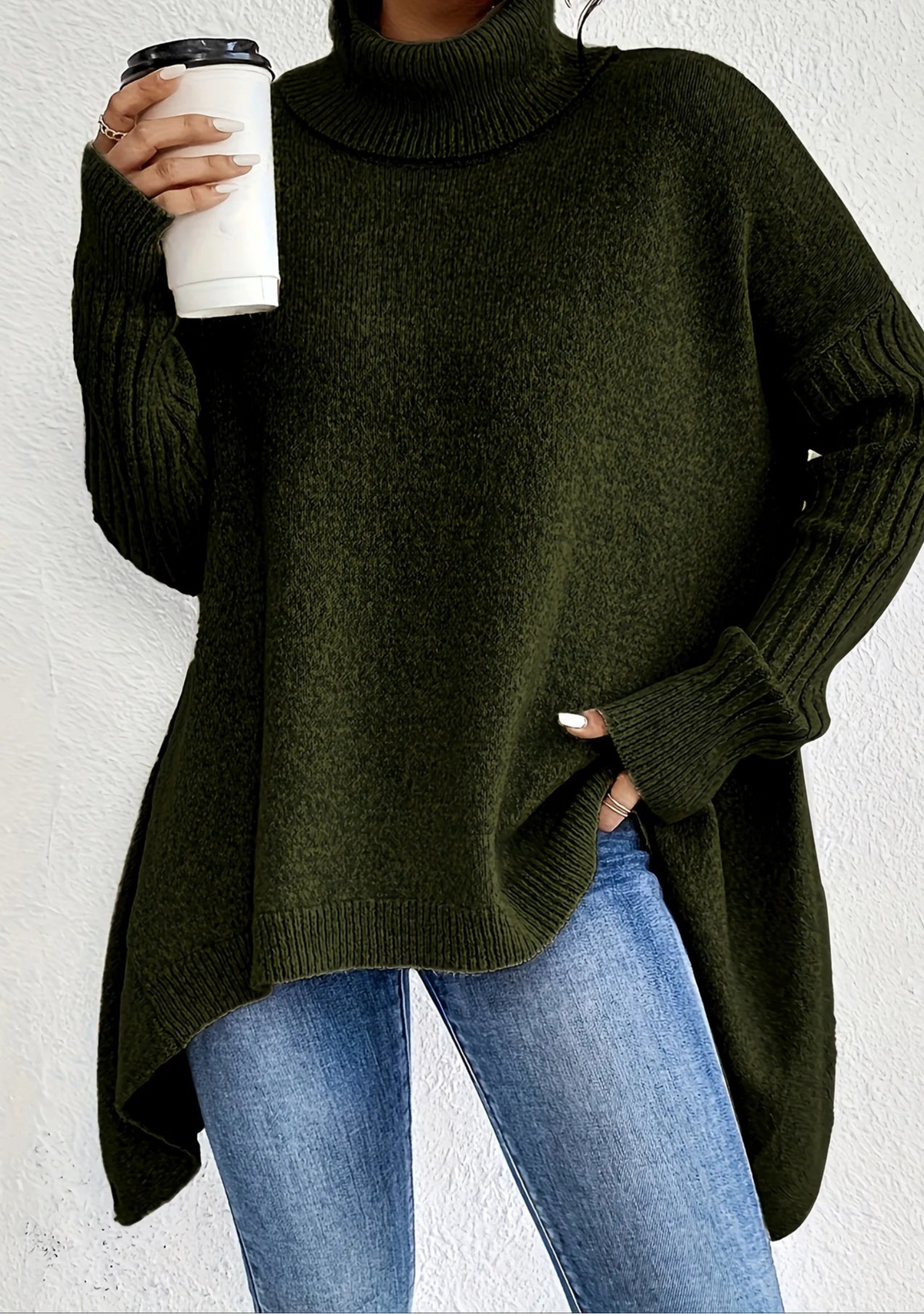 Nora | Oversized rollkrave-striktrøje