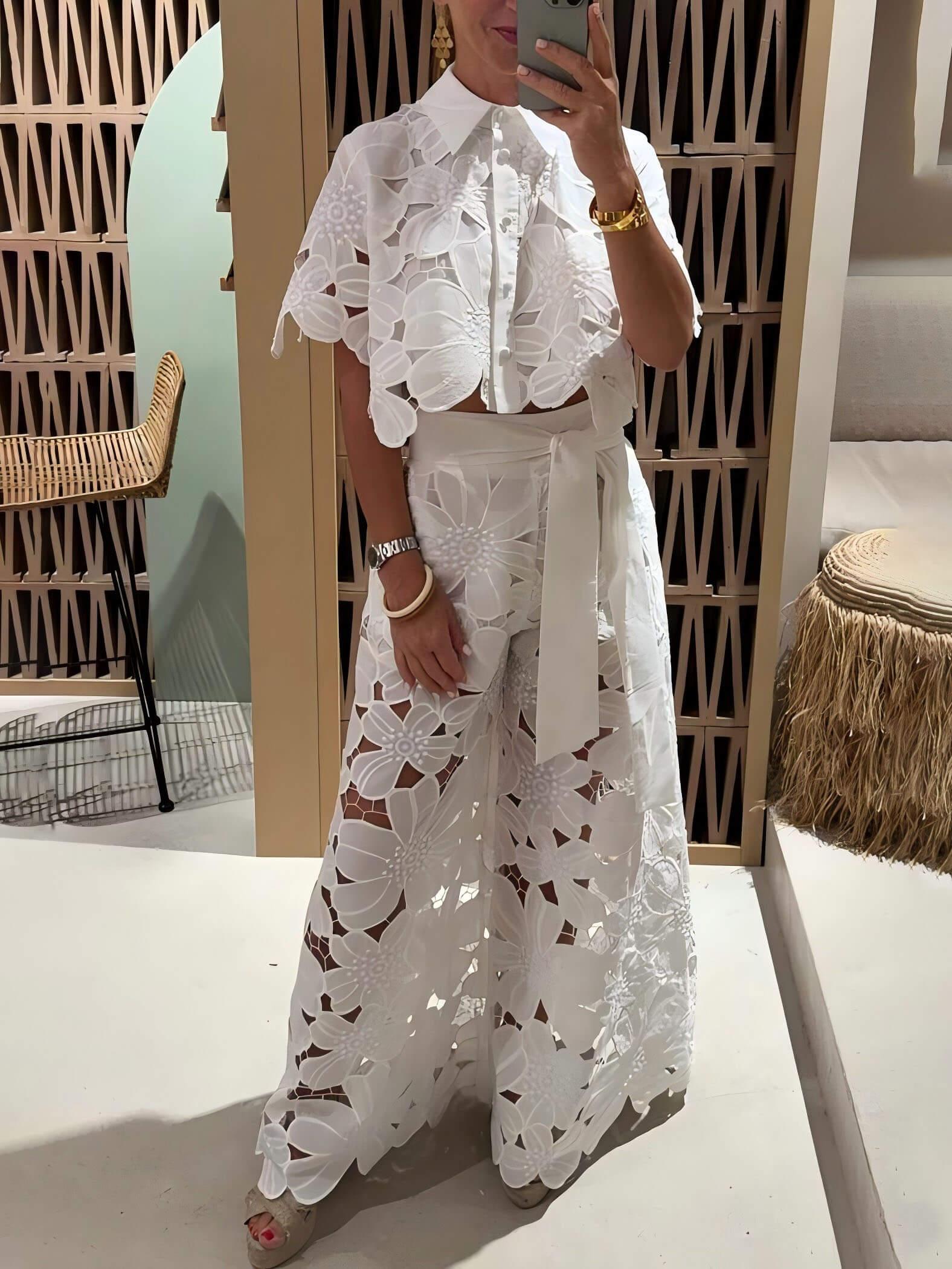 Mira | Sæt med top og bukser med blomsterprint med broderi