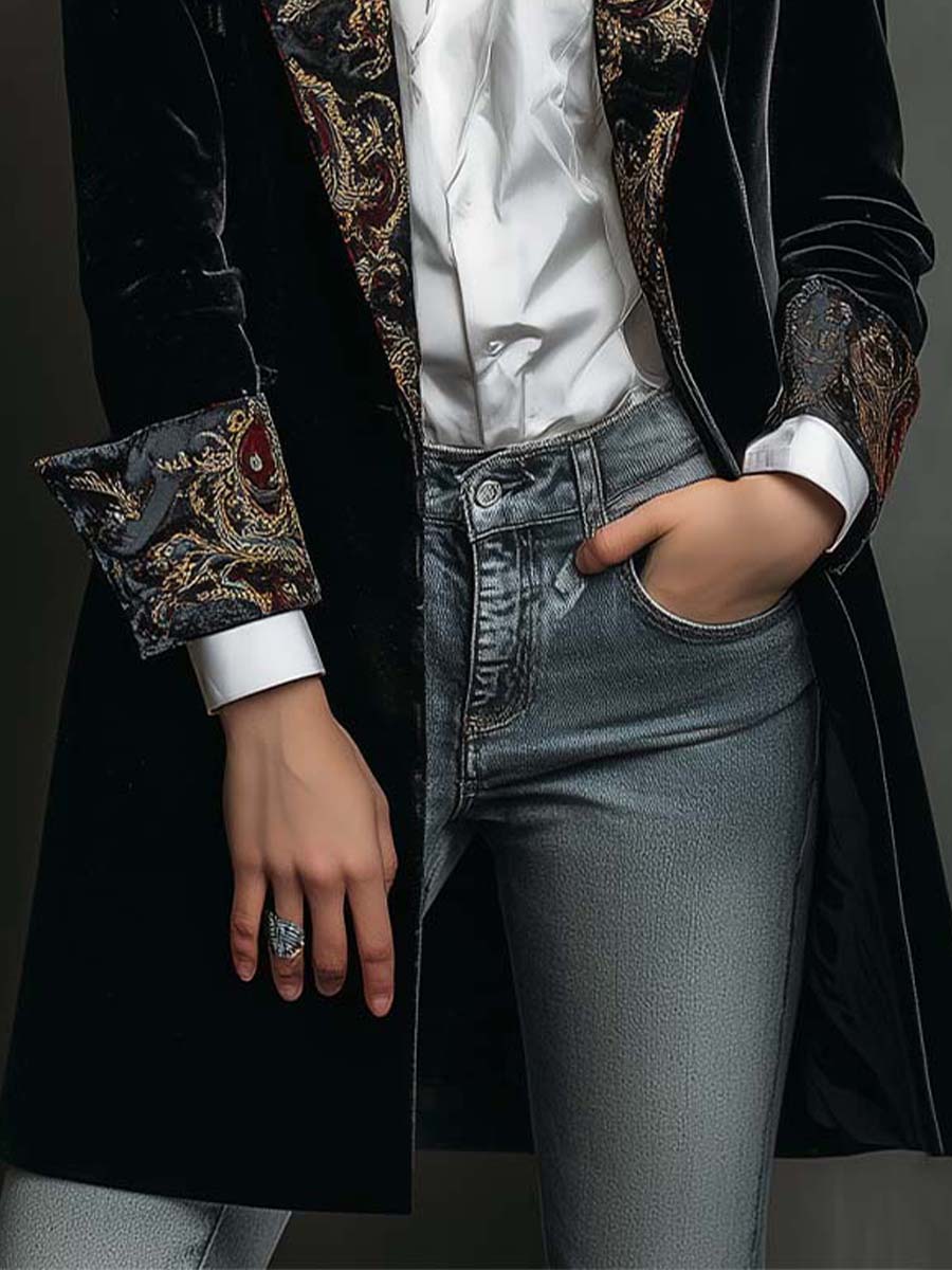 Sofie | Slim fit blazer i sort med barokmønster og revers