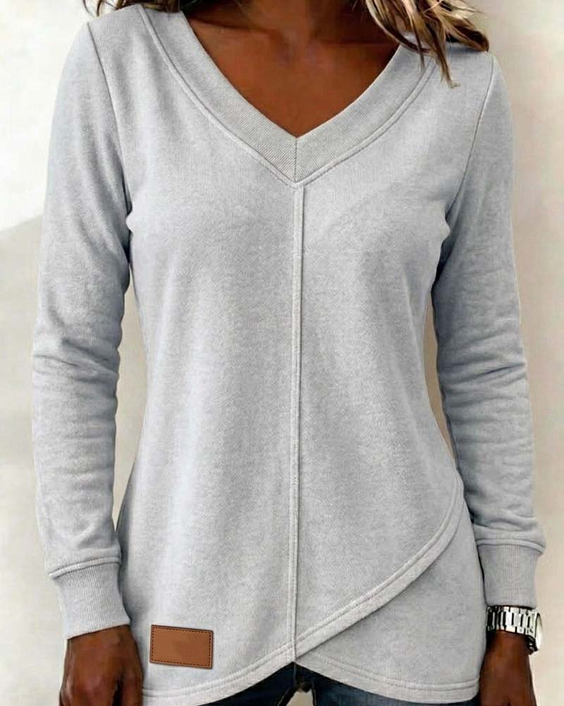 Saga | Asymmetrisk V-hals sweatshirt med krydsdetalje