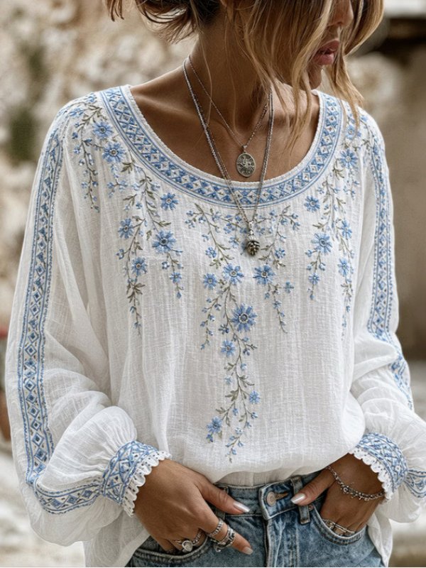 Elise | Bluse med blå blomsterbroderi