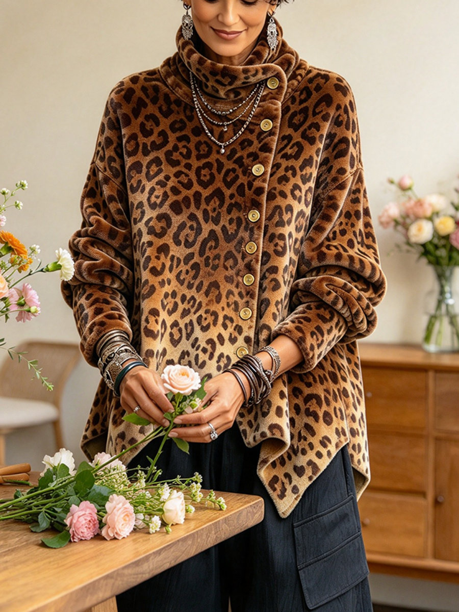 Laura | Leopardmønstret bluse med høj hals