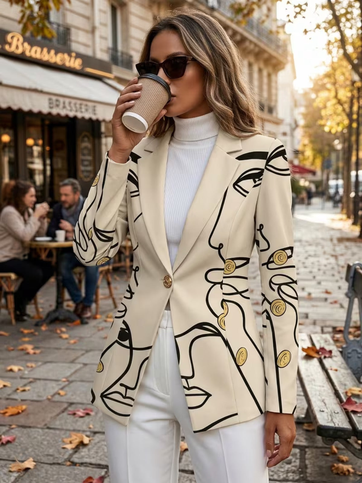 Nora | Taillieret blazer med linjekunst