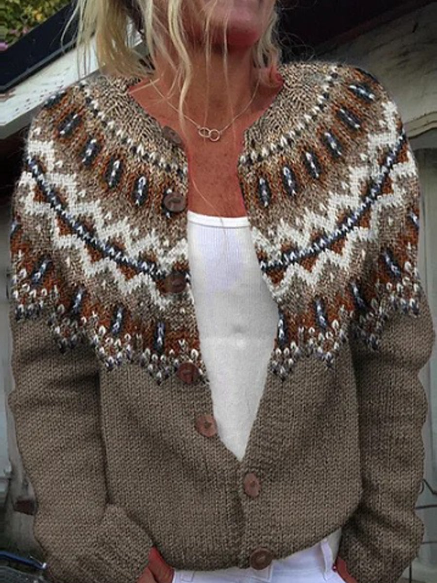 Caroline | Kaffe cardigan med knapper og rund hals med islandsk mønster med kraftig strik