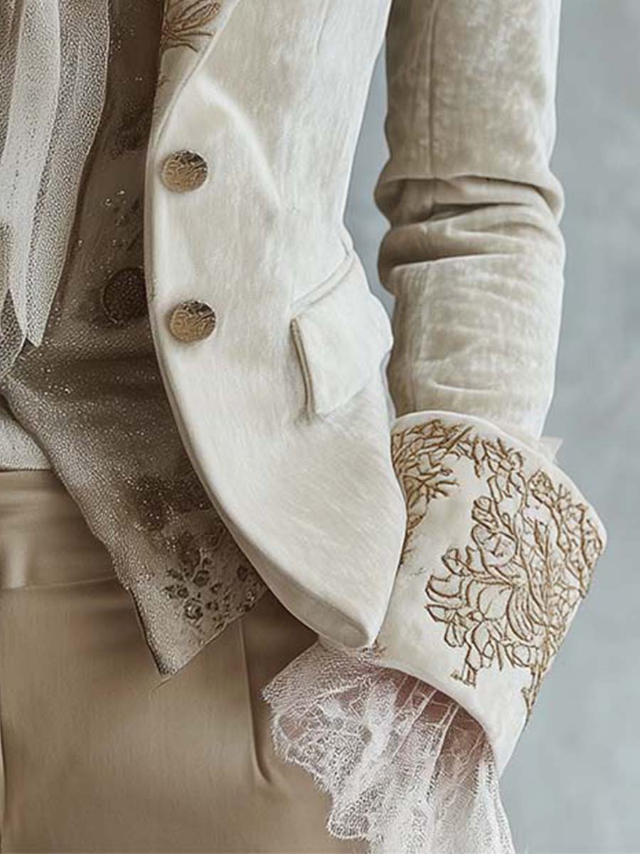 Alma | Figursyet blazer i elfenben med broderi