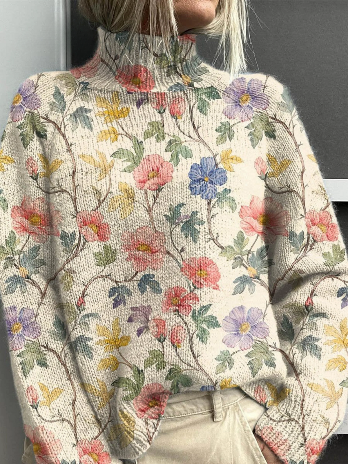 Malou | Varm rollkravebluse med blomsterprint