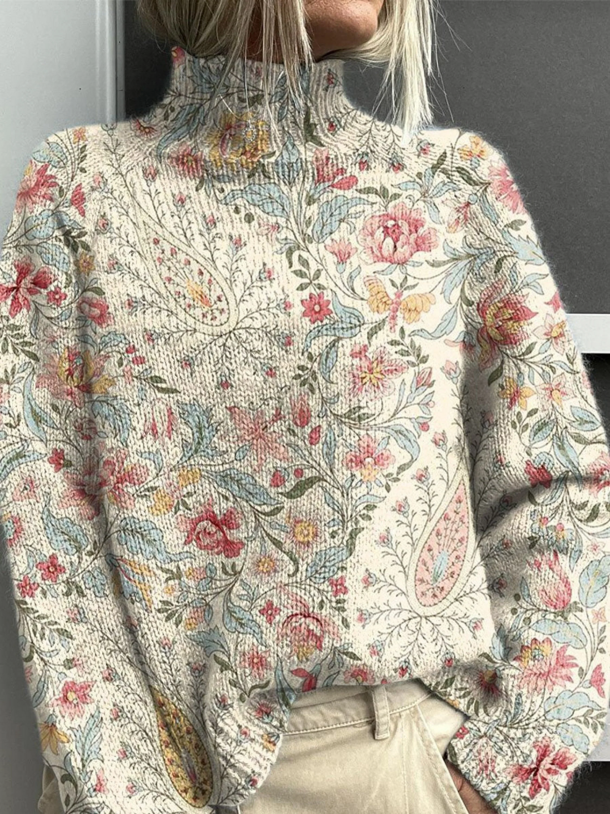 Sille | Varm rollkravebluse med paisleyprint med vintage look
