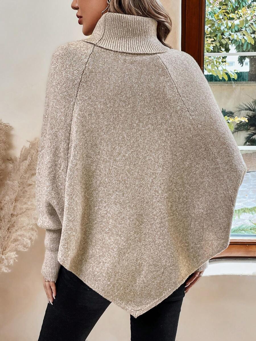 Alexis | Asymmetrisk kabelstrik-poncho med høj hals