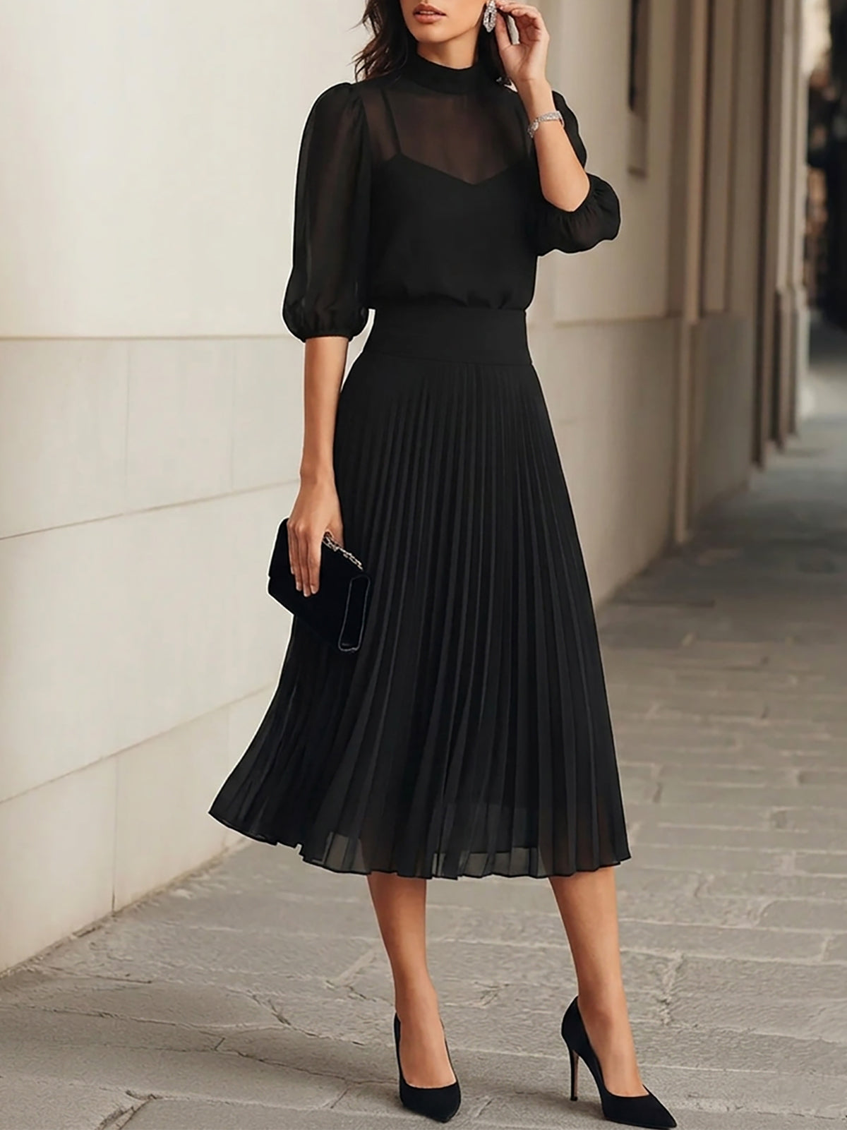 Asta | Sort sæt med top og nederdel med plisserede detaljer med chiffon