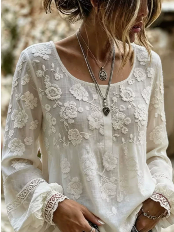 Elodie | Hvid bluse med tone-i-tone blomsterbroderi