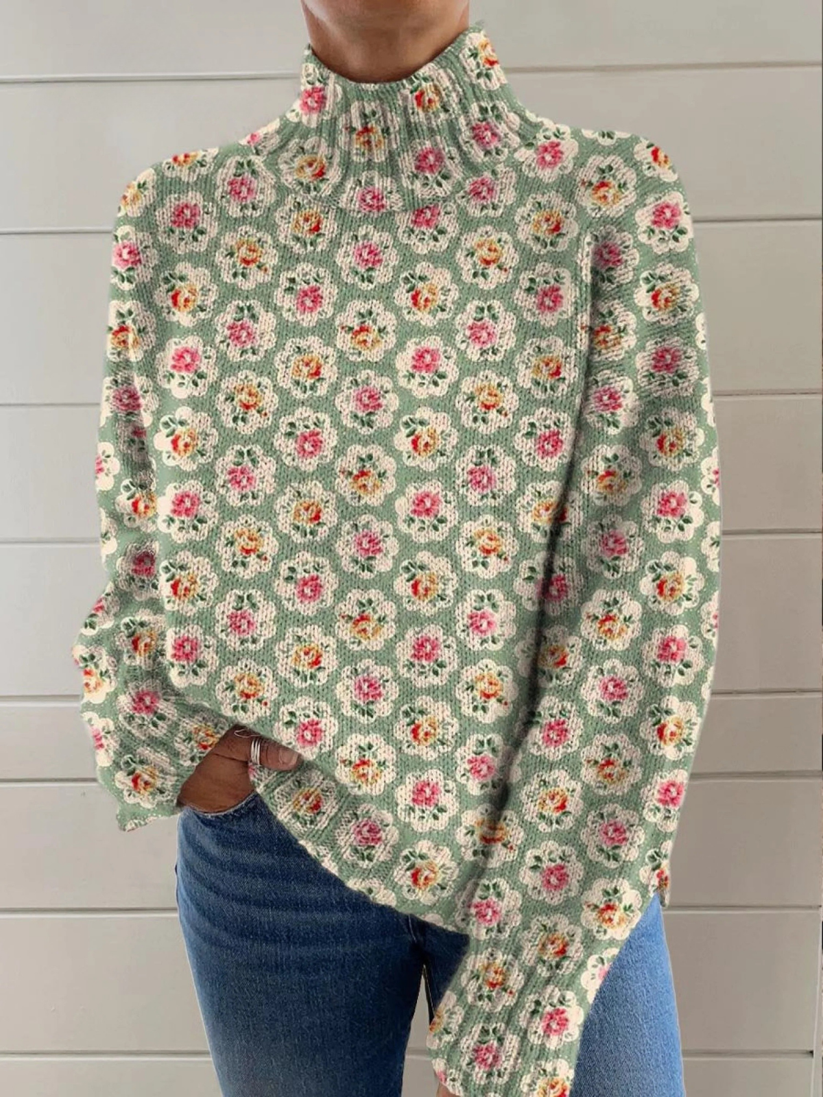 Alberte | Varm rollkravebluse med blomsterprint med kunstprint