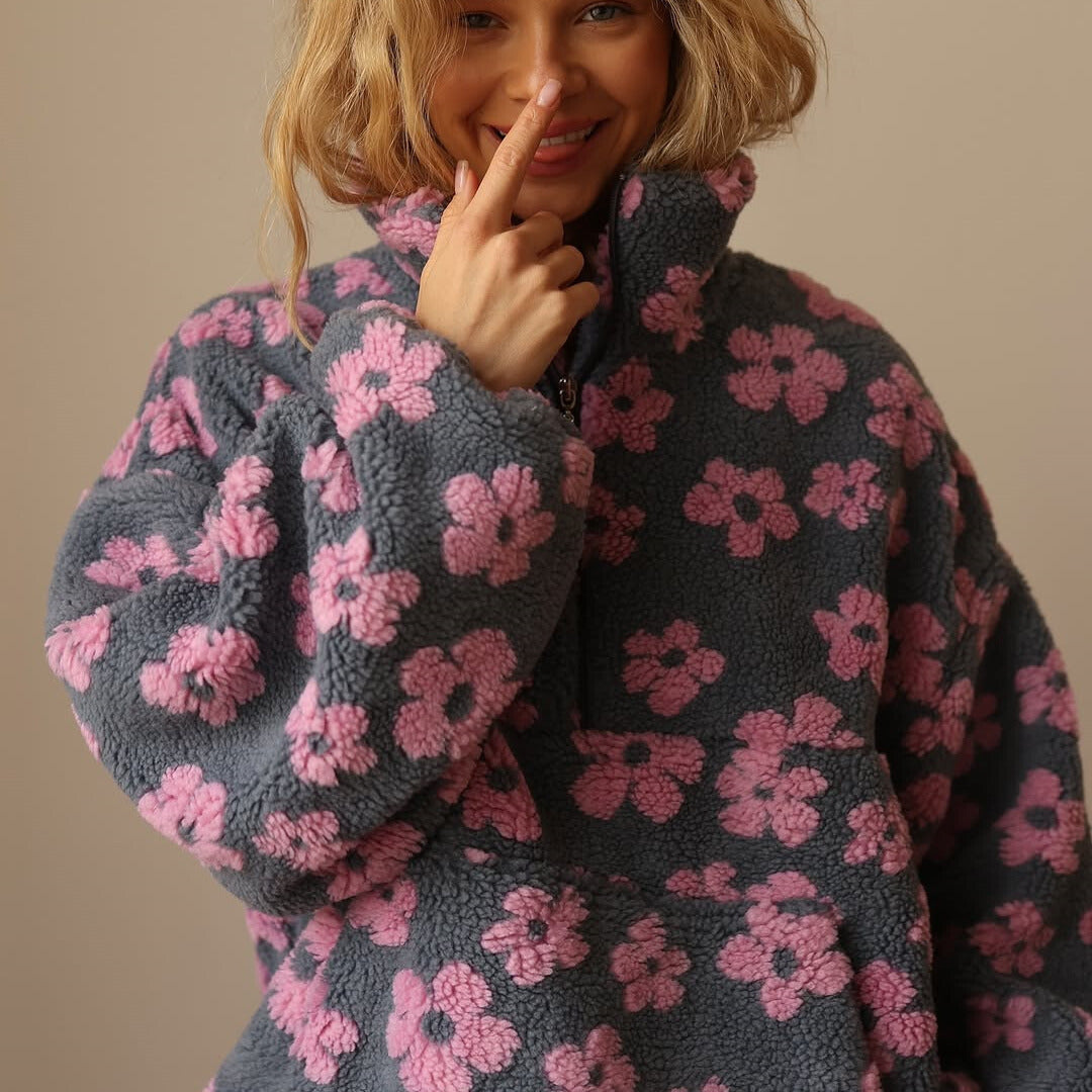 Daisy | Blød teddyjakke med blomsterdetaljer