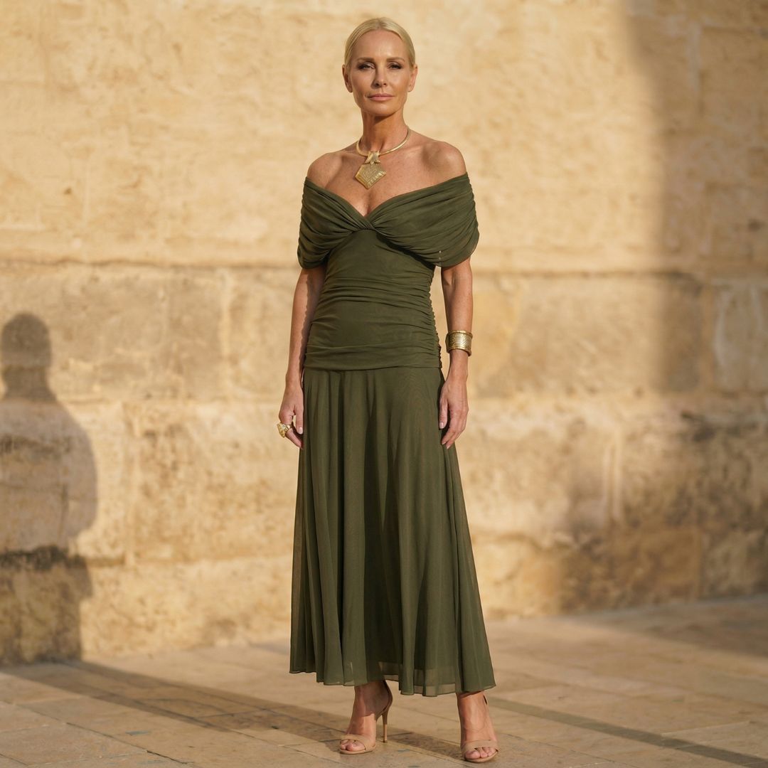 Jade | Elegant olivengrøn kjole med off-shoulder detalje