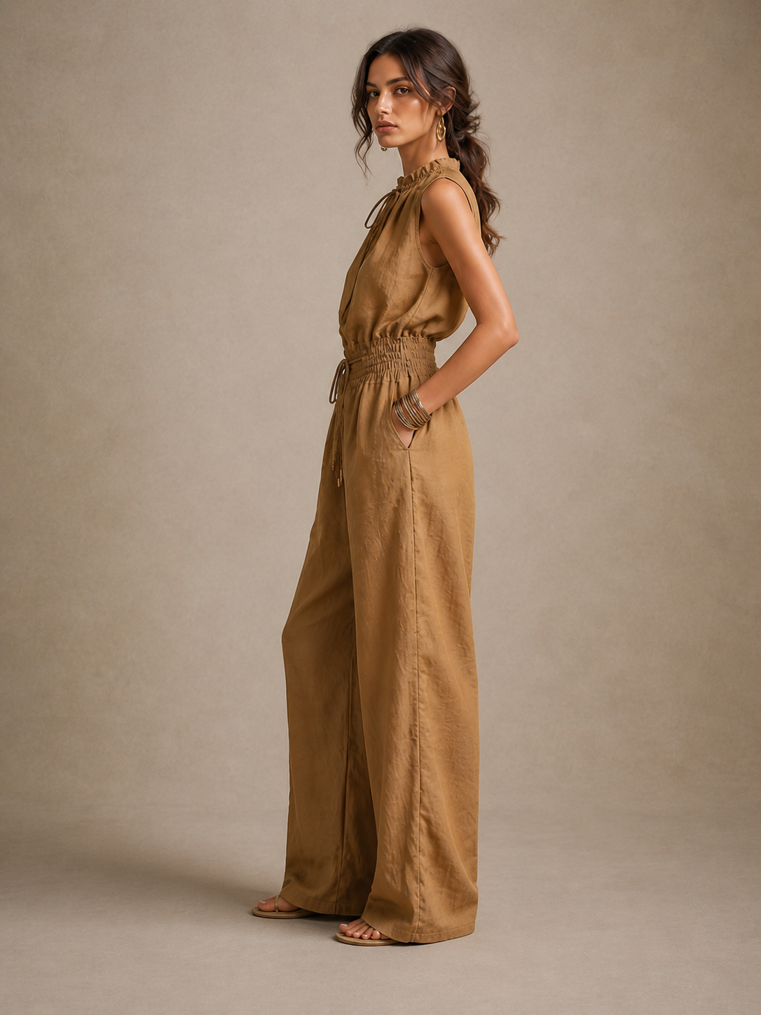 Signe | Jumpsuit med høj hals og brede ben
