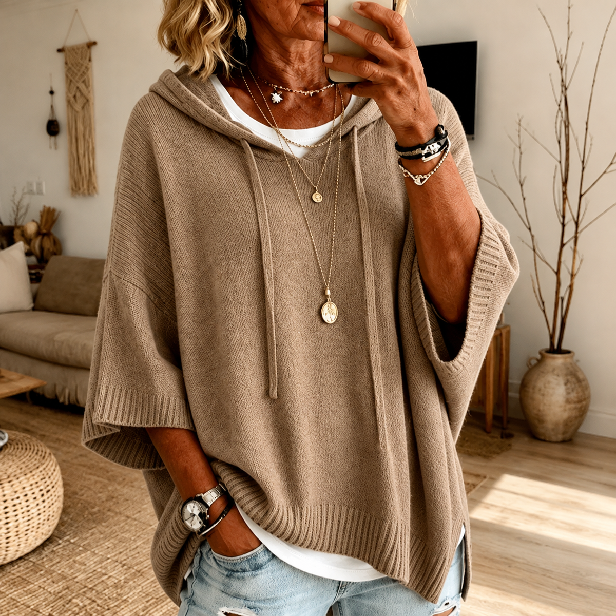 Manon | Strikponcho med hætte i taupe