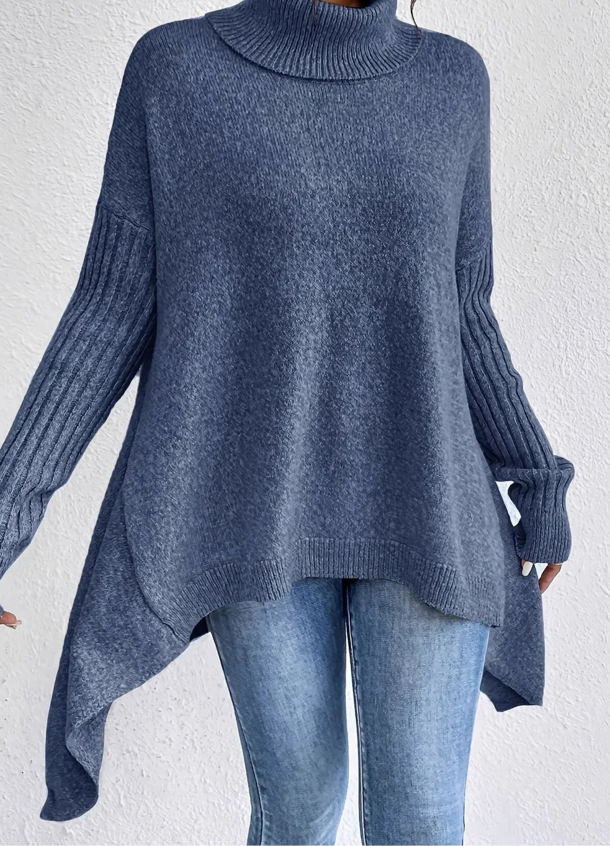 Nora | Oversized rollkrave-striktrøje
