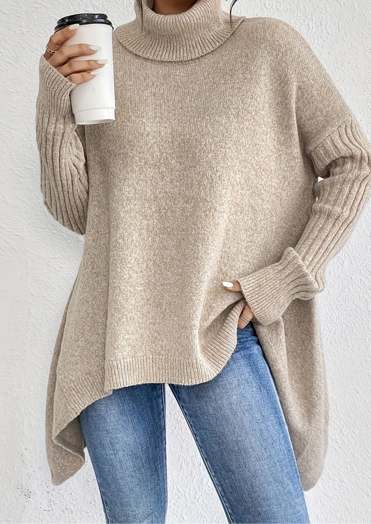 Nora | Oversized rollkrave-striktrøje