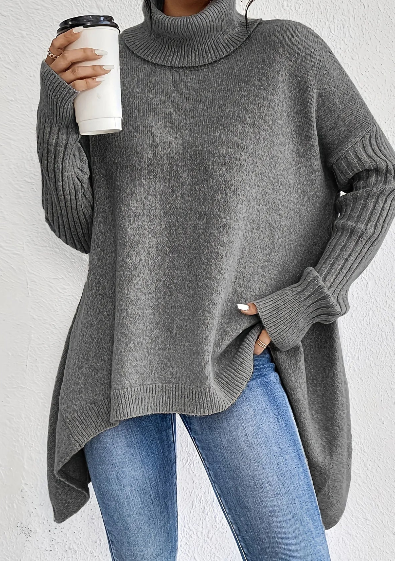 Nora | Oversized rollkrave-striktrøje