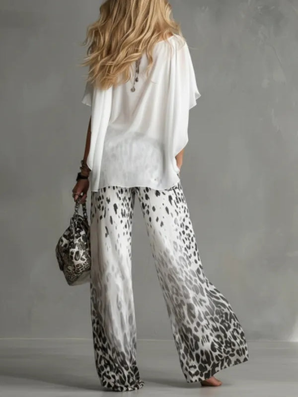 Clara | Hvid sæt med skjorte og bukser med leopardprint med chiffon