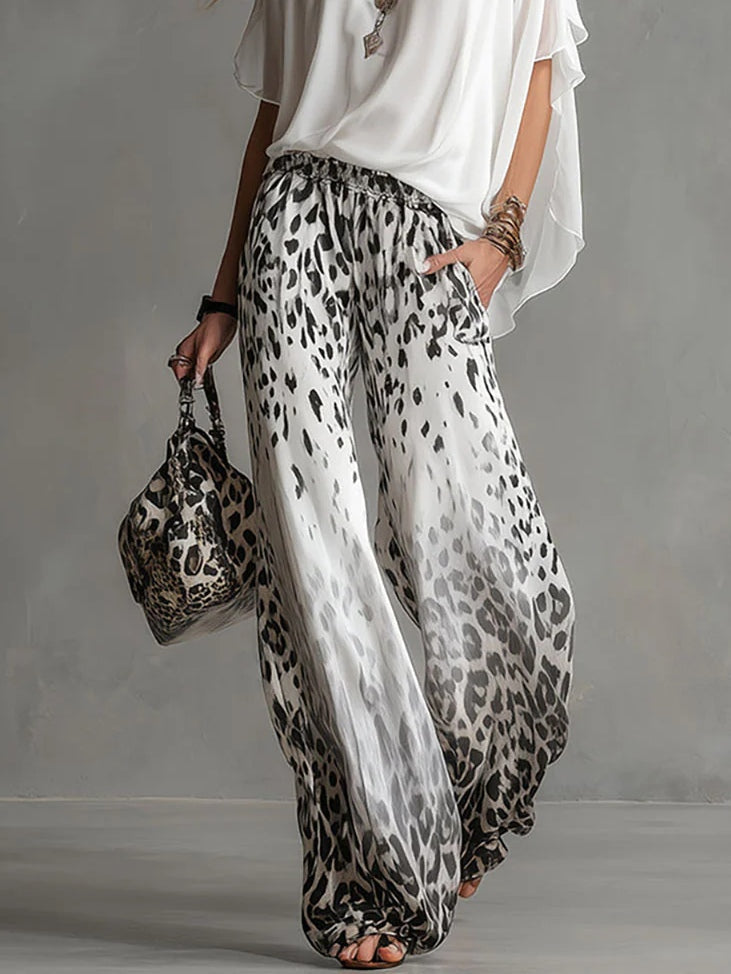 Clara | Hvid sæt med skjorte og bukser med leopardprint med chiffon