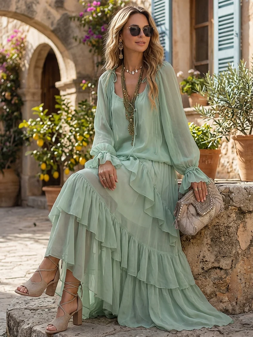 Klara | Mintgrøn-grøn sæt med top og nederdel med flæsedetaljer med chiffon
