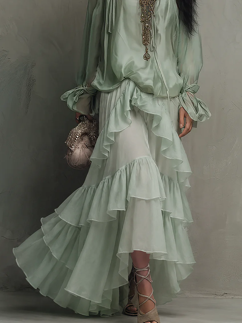 Klara | Mintgrøn-grøn sæt med top og nederdel med flæsedetaljer med chiffon