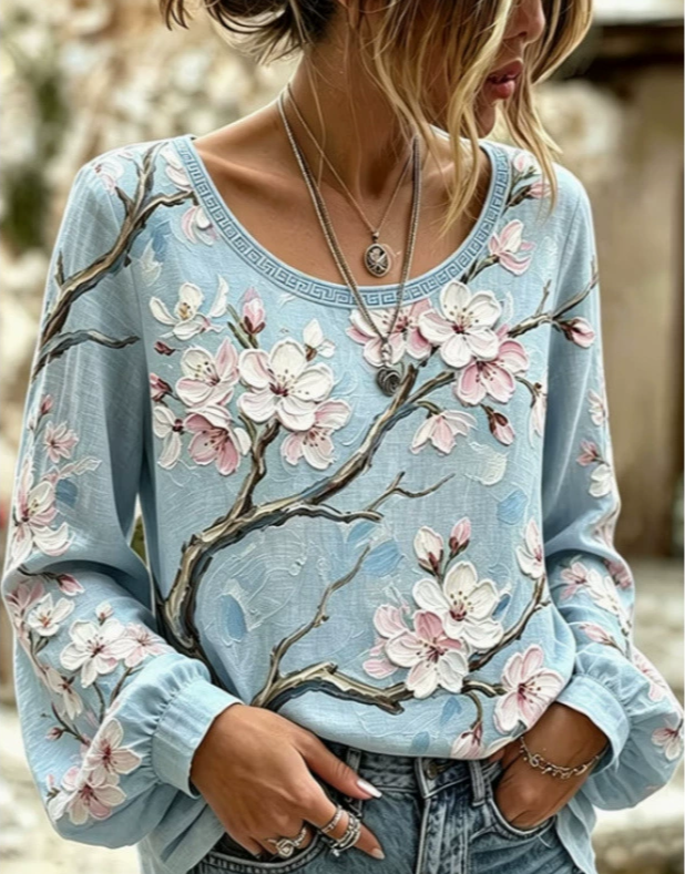 Hanami | Lyseblå bluse med kirsebærblomster