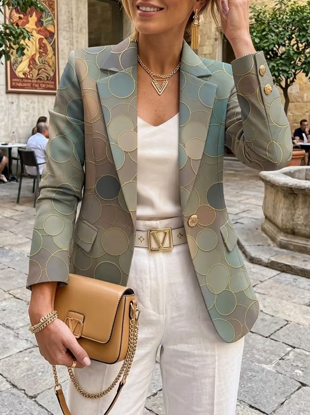 Frida | Taillieret blazer med cirkelprint