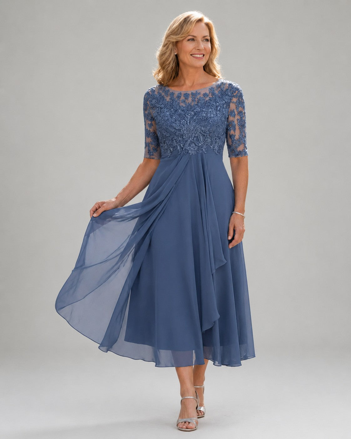 Marina | Elegant midikjole med blonder