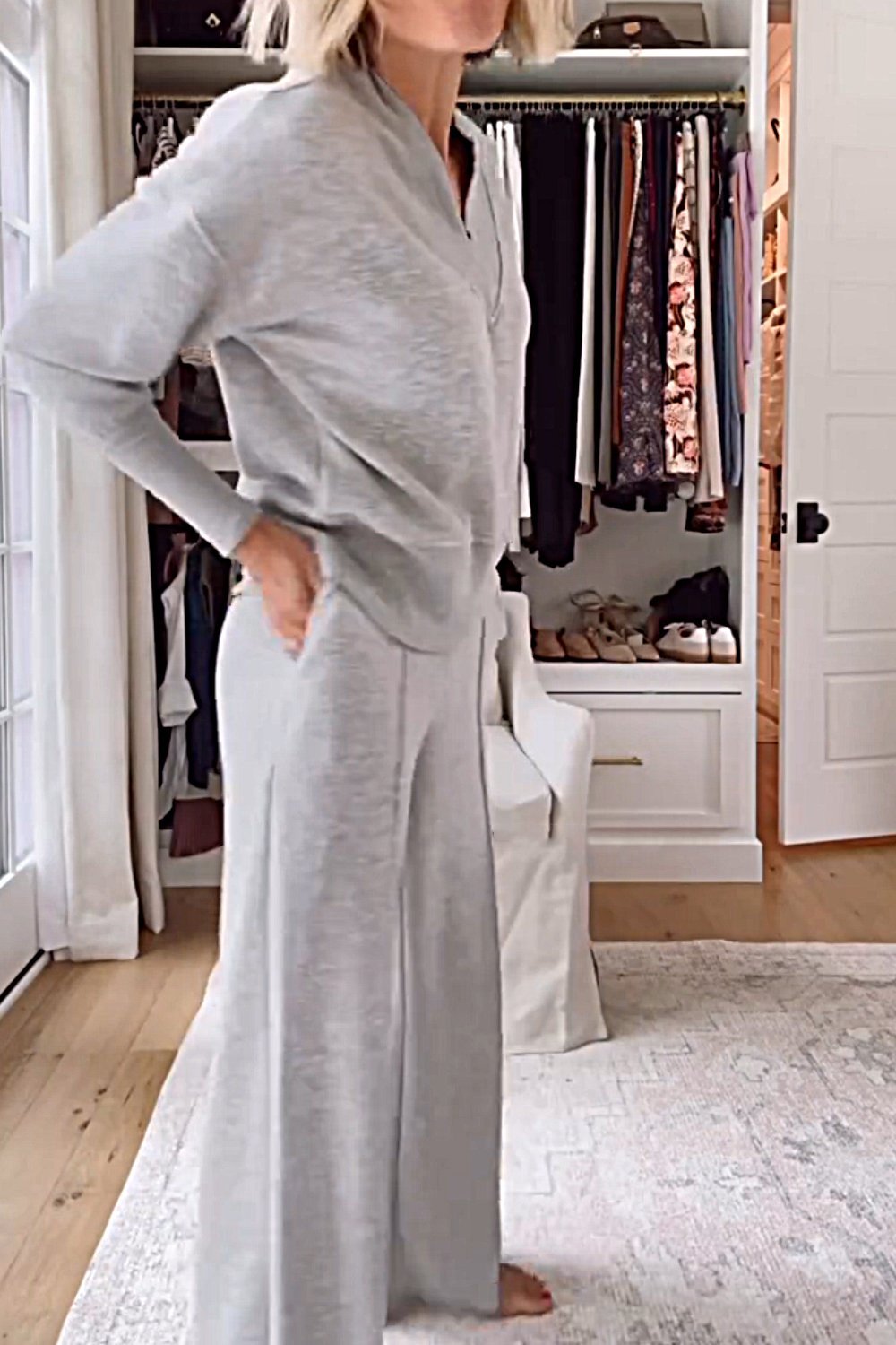 Nina | Sæt med top og bukser med V-hals