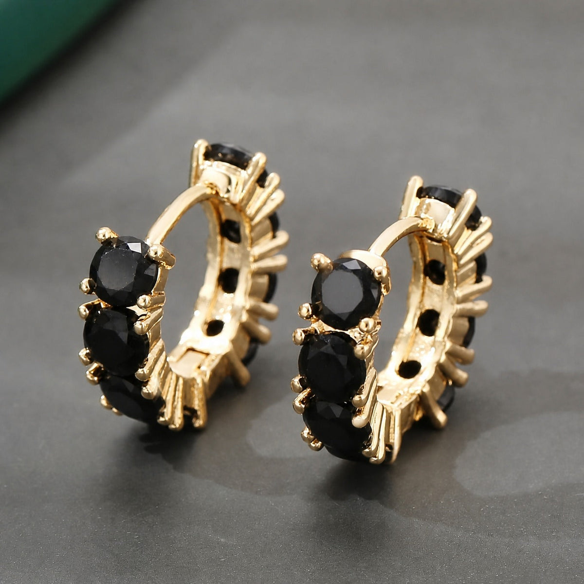 Lysende onyx zirkonia øreringe