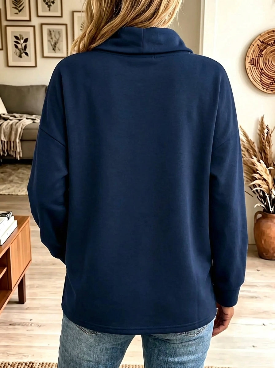 Signe | Sweatshirt med asymmetrisk krave og knapdetalje