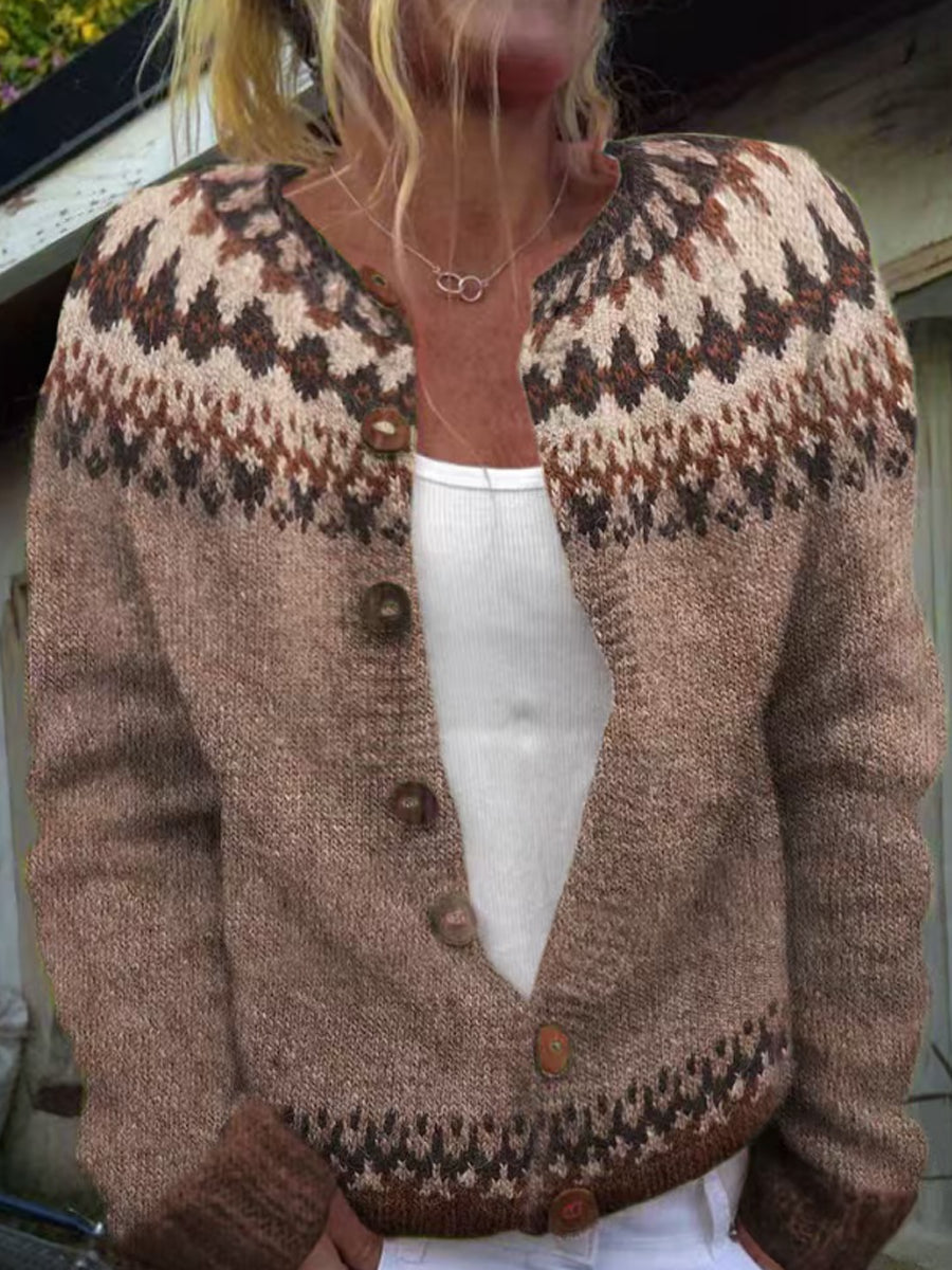 Sofie | Kaffe cardigan med knapper og rund hals med islandsk mønster med kraftig strik